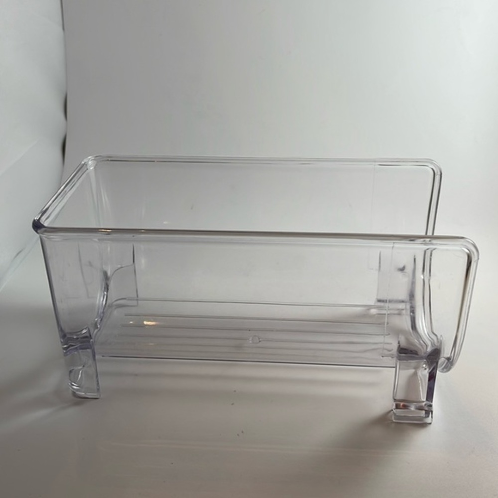 Acrylic stackable bottle holder by M design